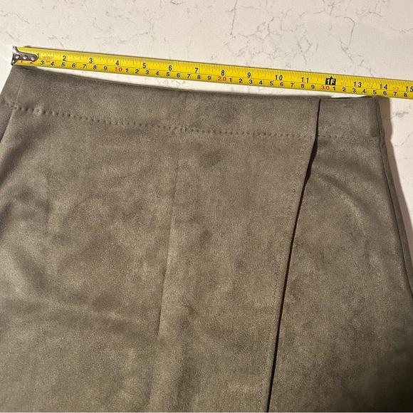 Max Studio London 26”W Faux Suede Wrap Mini Skirt Army Green - Picture 12 of 15